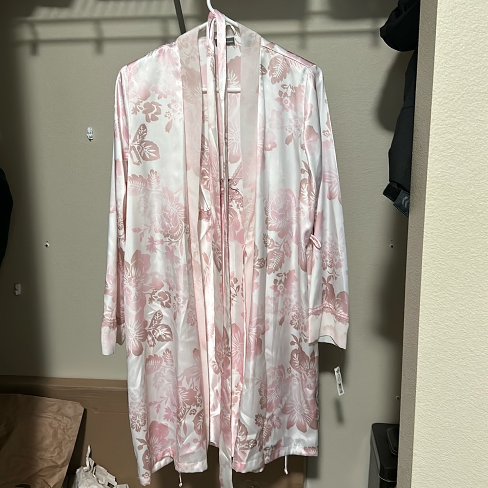 Women’s light floral pink robe